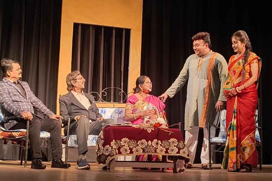 Salt Lake Dekhashona stages Chhadmabeshi at Rabindra Okakura Bhavan