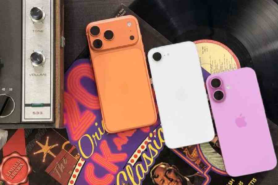 iPhone 17e (centre) flanked by iPhone 17 Pro Max (left) and iPhone 17. Picture: The Telegraph / Mathures Paul