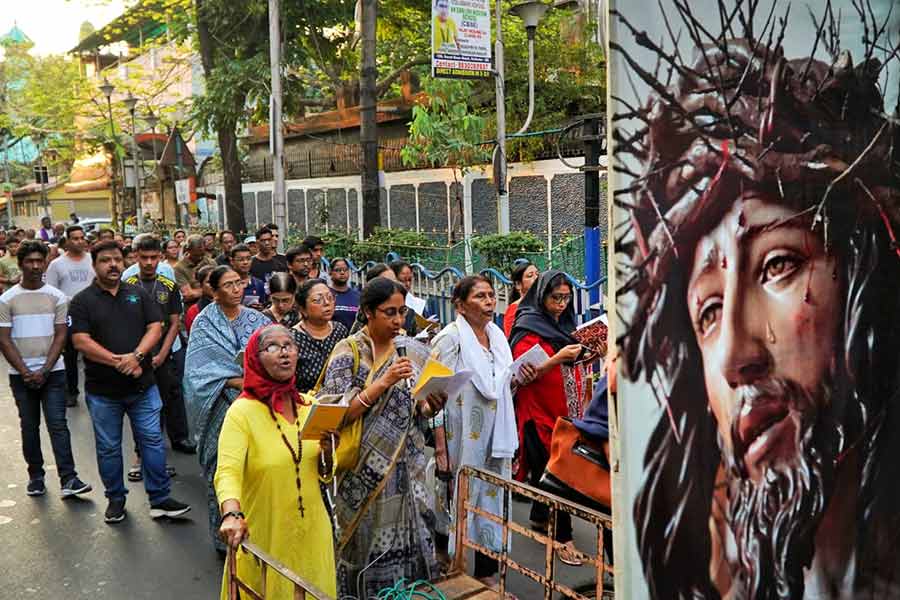 A procession was held along AJC Bose Road near Moulali