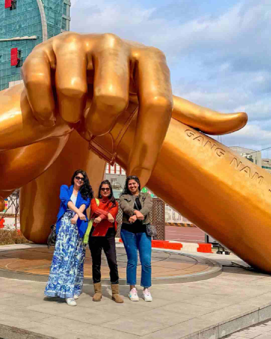 Anshula and her friends posed in front of a sculpture, which mimicked the signature step of PSY’s 2012 chartbuster Gangnam Style
