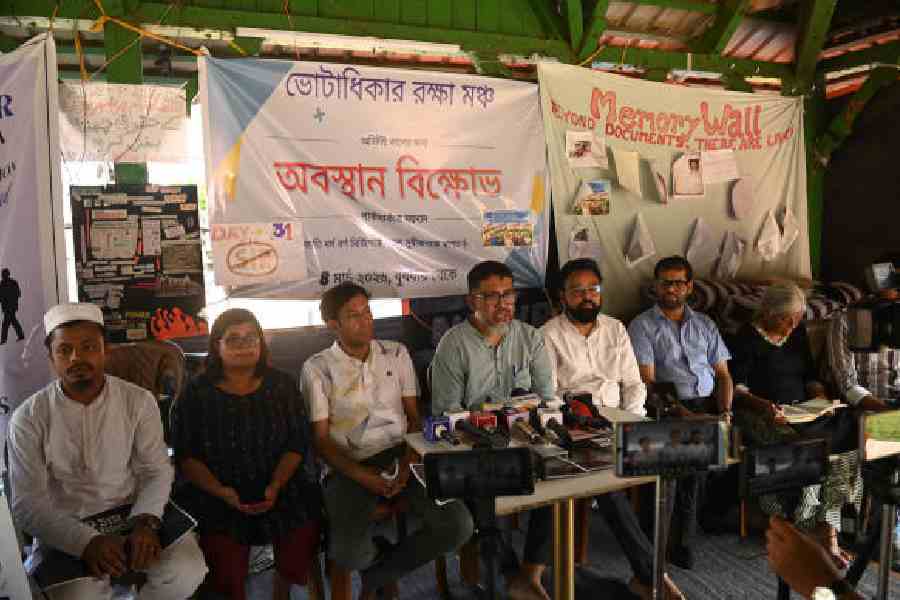 A news conference by the Vote Adhikar Raksha Mancha at Park Circus Maidan on Friday. Picture by Bishwarup Dutta