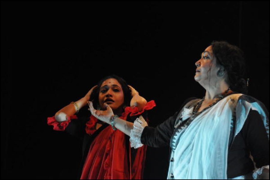 Sei Ek Binodini by Natyaranga