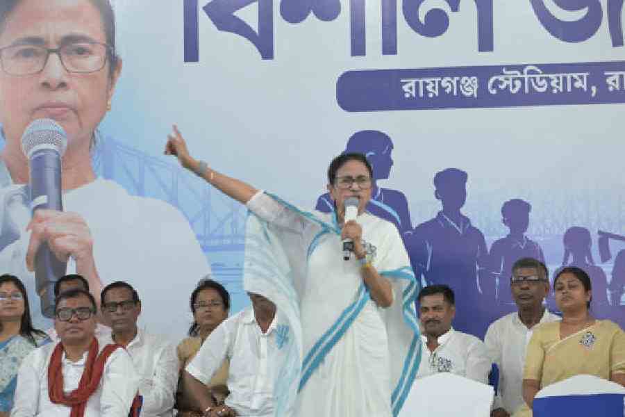Mamata Banerjee Mothabari judicial officers gherao CID arrest