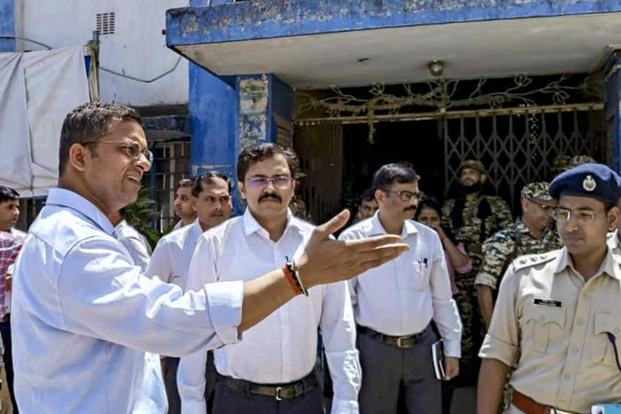 NIA officials conduct an investigation at Mothabari village in Malda district following the gherao of seven judicial officers by protesting locals over voter list deletions during the Special Intensive Revision (SIR) exercise ahead of the West Bengal Assembly elections, Saturday, April 4, 2026.