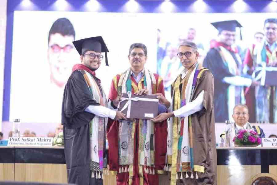 Alok Kumar Rai (centre) and M Jagadesh Kumar award a degree to a graduating student at IIM Calcutta on Saturday