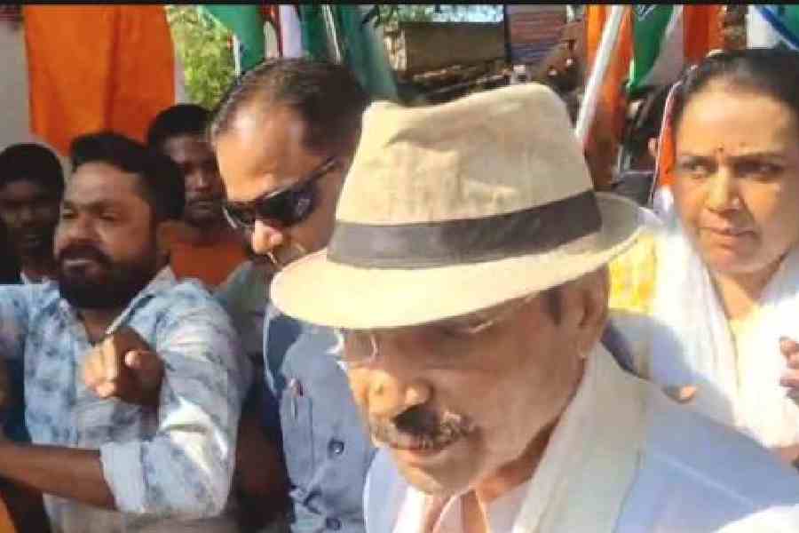 Adhir Ranjan Chowdhury heckled TMC Baharampur campaign