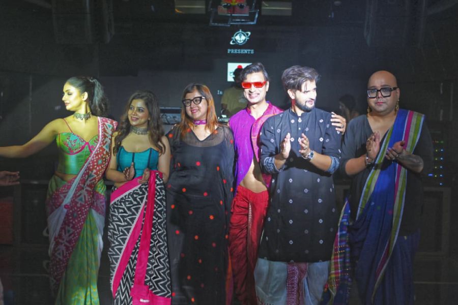 The second segment featured designs by Chandri Mukherjee from her Baishakhi collection, which pays tribute to the elegance of the six-yard drape.