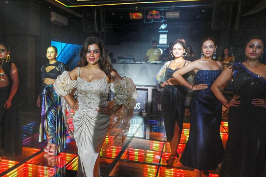 Actress Payel Mukherjee turned showstopper for this sequence