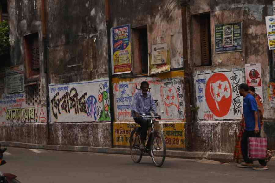 Wall graffiti along SP Mukherjee Road on Sunday. Picture by Bishwarup Dutta