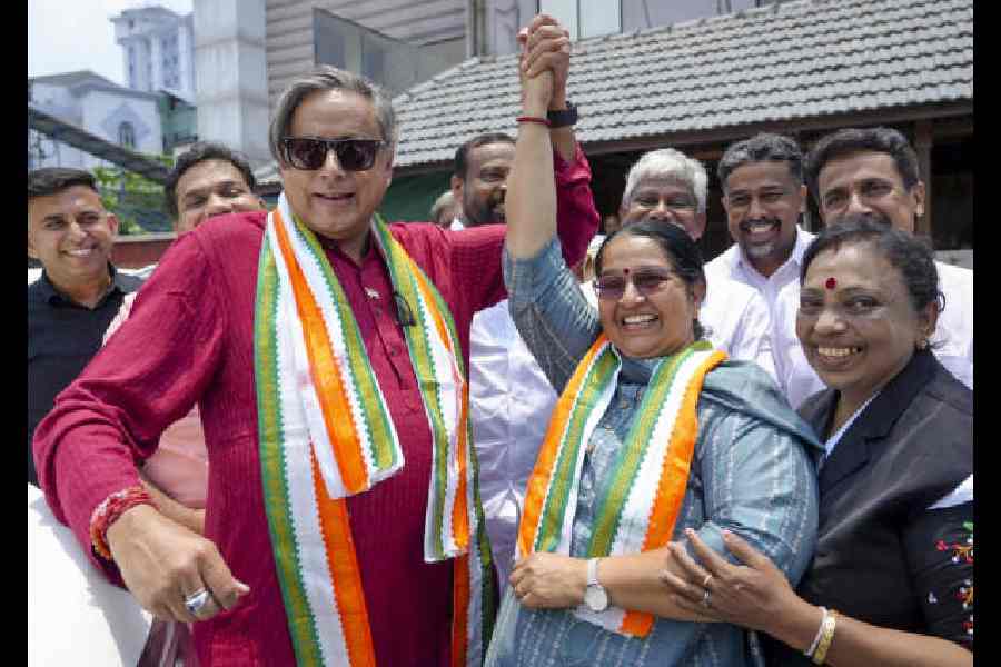 Shashi Tharoor Kerala campaign