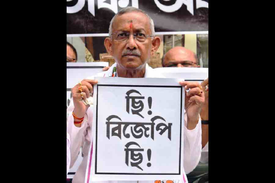 Gautam Deb Shankar Ghosh poster vandalism Siliguri