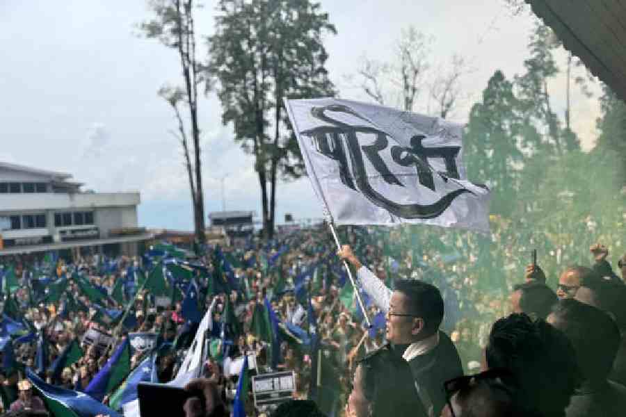 Gaun Gaun Bata Utha Darjeeling Edwards nomination