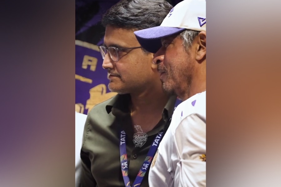 Shah Rukh Khan and Sourav Ganguly at Eden Gardens