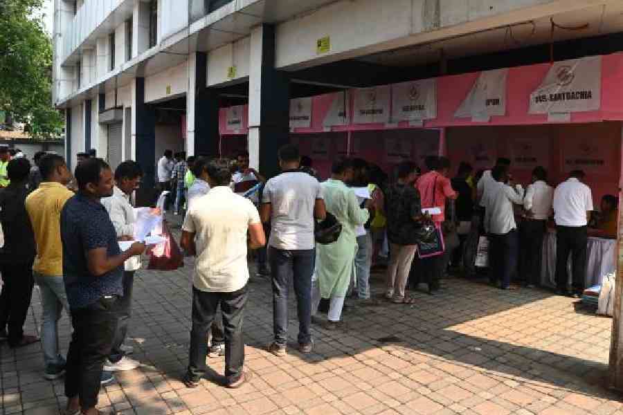 A queue of deleted voters waits to submit appeals at the Survey Building in Alipore on Tuesday. (Sanat Kr Sinha)