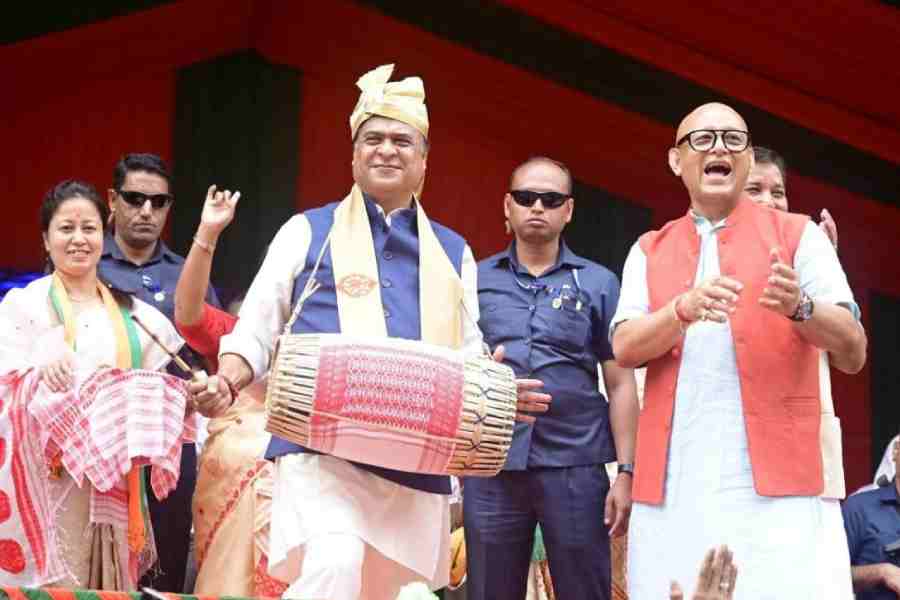 Himanta Biswa Sarma (right) at a meeting in Demow, Assam, on Tuesday