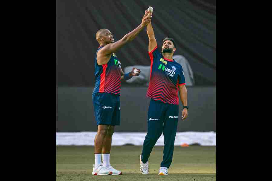 Delhi Capitals’ Lungi Ngidi and Auqib Nabiat practice.