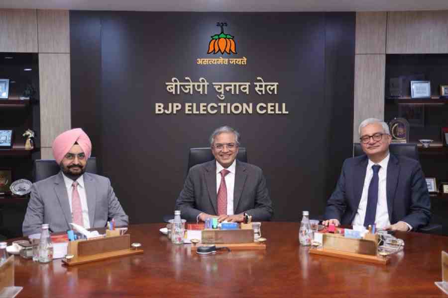 A morphed version of the same picture posted by Trinamool attempts to lampoon the Election Commission, which the party alleges, has a nexus with the BJP.