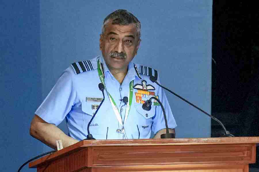 Air Marshal Ashutosh Dixit delivers the opening address during Ran Samwad 2026 in Bengaluru on Thursday.