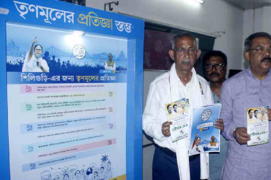 Gautam Deb releases the nine-point pledge for Siliguri on Thursday. Picture by Passang Yolmo