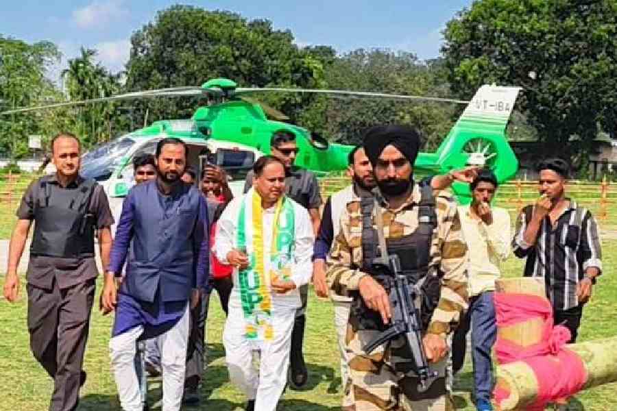 Humayan Kabir reaches Islampur in North Dinajpur district on Friday for the election campaign. Picture by Kousik Sen
