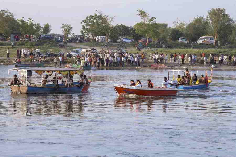 Rescue personnel conduct a search in the Yamuna following the boat capsizal near Keshi Ghat in Mathura on Friday.