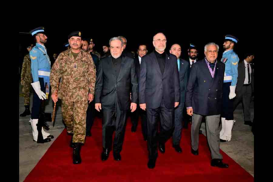 The Iranian delegation led by parliament speaker Mohammad Baqer Qalibaf and Foreign Minister Abbas Araqchi beside Asim Munir and Ishaq Dar.