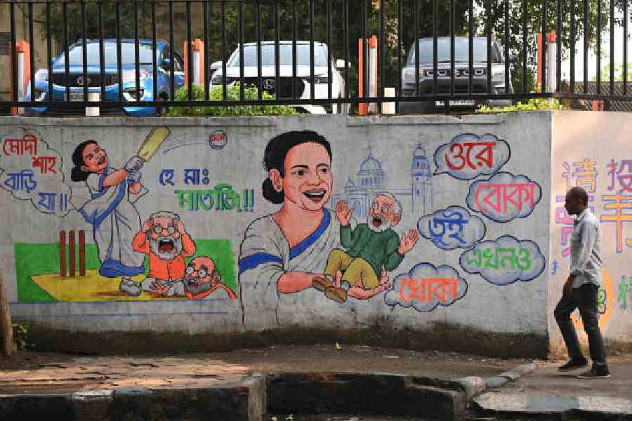 Poll graffiti in Topsia. Picture by Bishwarup Dutta