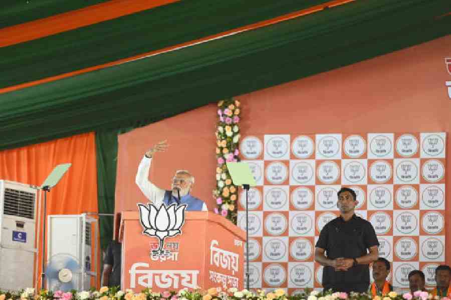 Narendra Modi at the public meeting in Kushmandi, South Dinajpur, on Saturday