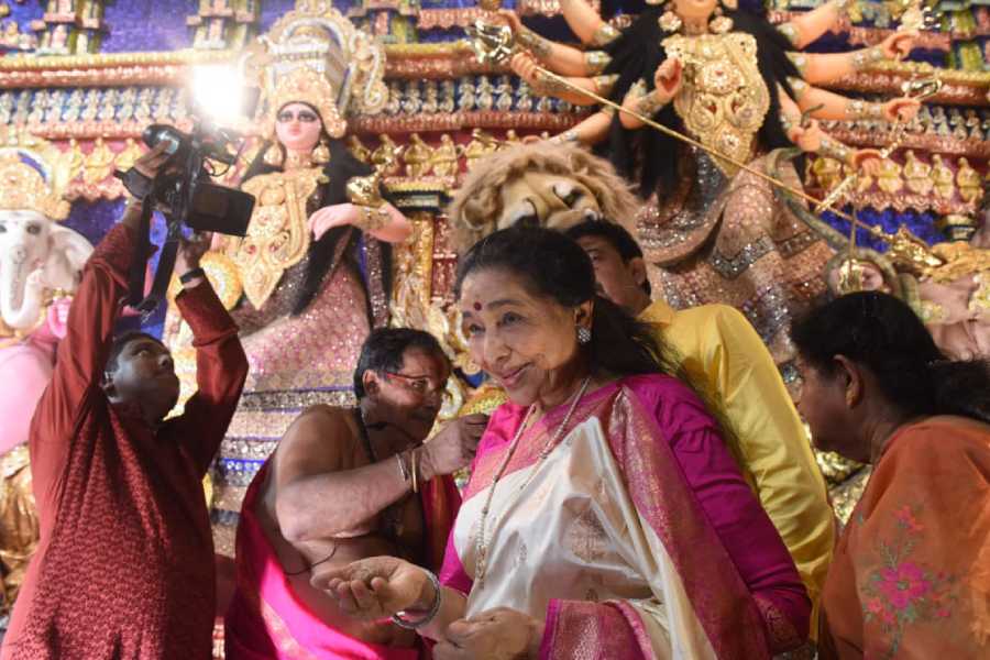 Asha Bhosle passed away in Mumbai on Sunday