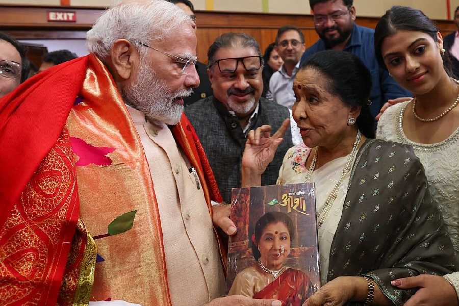 Prime Minister Narendra Modi with late singer Asha Bhosle