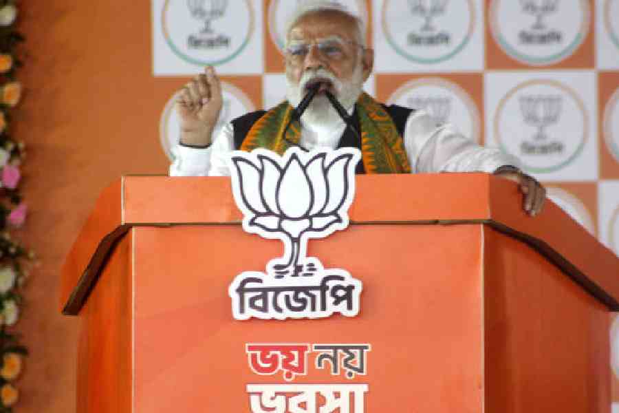Narendra Modi addresses a public meeting at Kawakhali on the outskirts of Siliguri on Sunday. Picture by Passang Yolmo