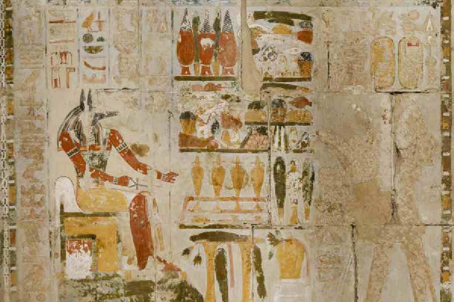 An erased image (right) of Queen Hatshepsut, on a wall of her temple at Deir el-Bahri in Luxor, Egyptnytns/university of warsaw