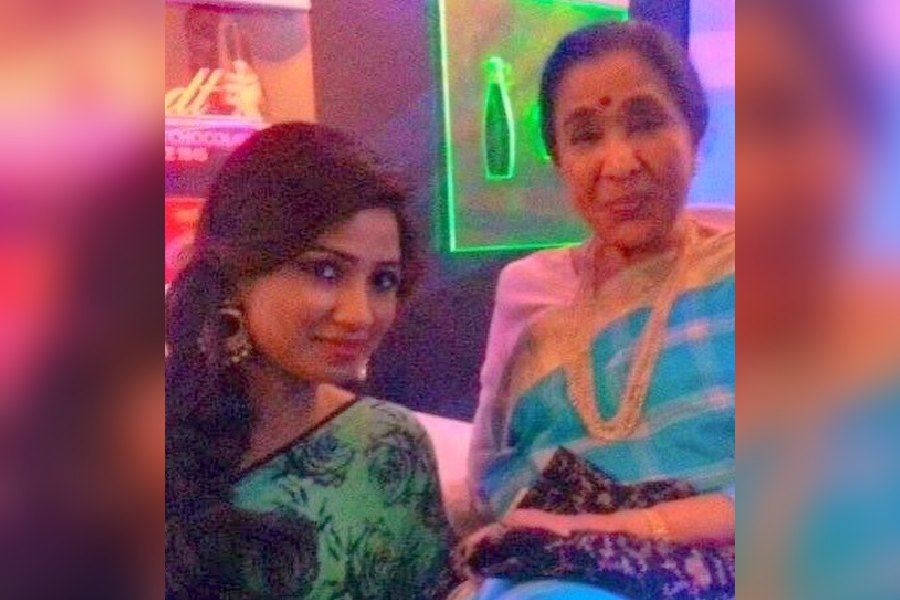 Shreya Ghoshal with Asha Bhosle