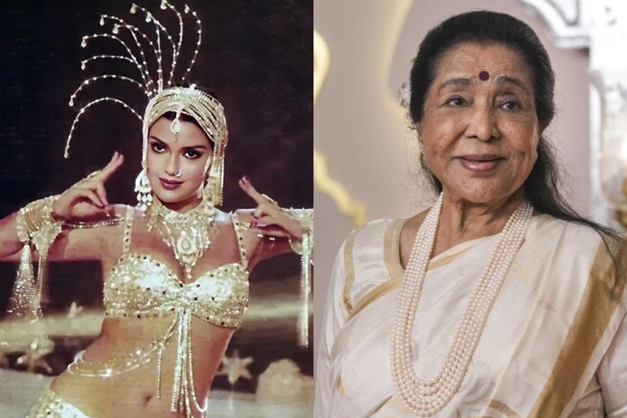 Zeenat Aman, Asha Bhosle