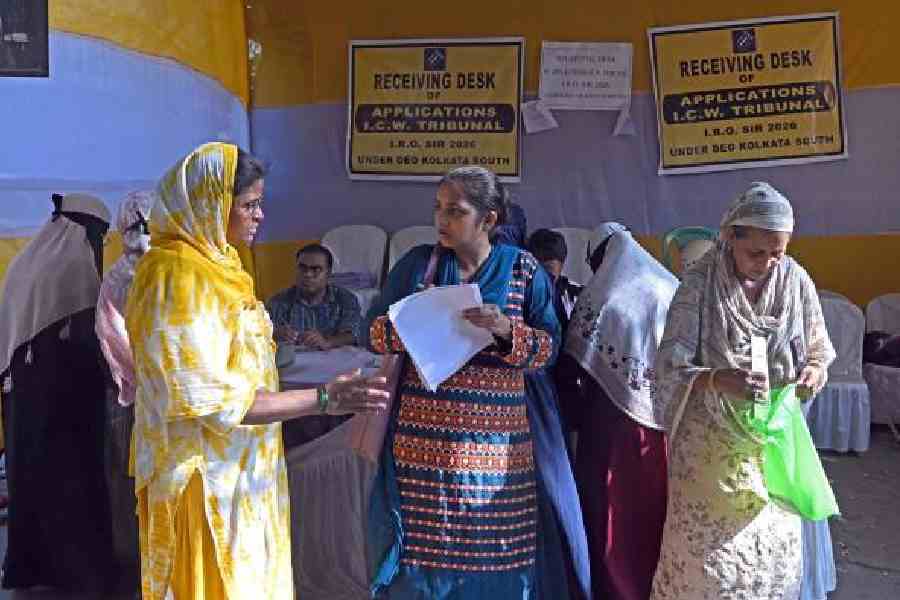 Deleted voters at the Survey Building in Alipore to submit their appeals on Monday.Picture by Sanat Kr Sinha