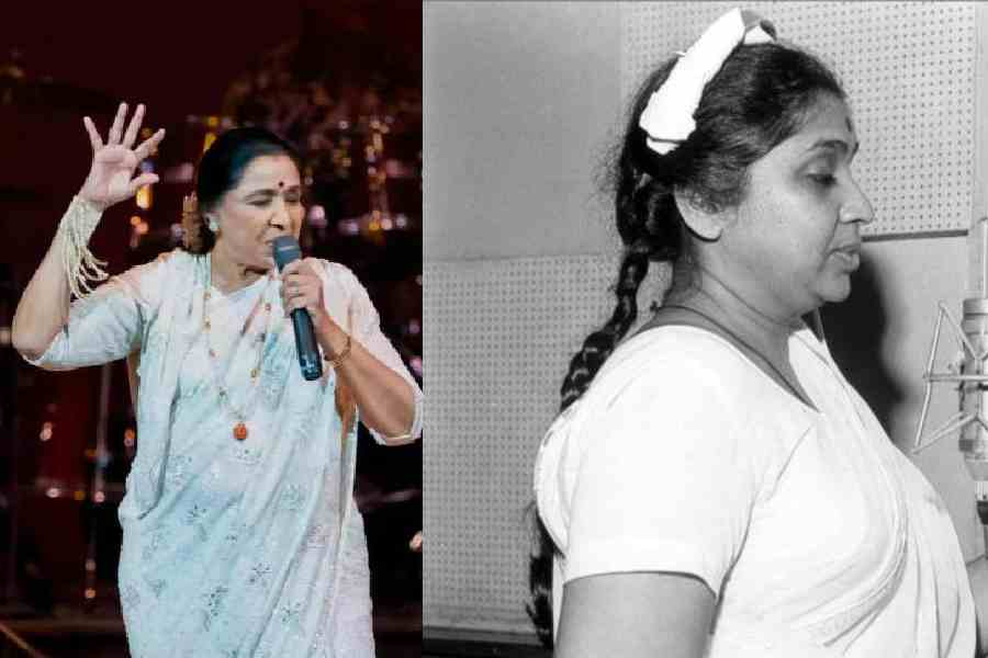 Asha Bhosle (1933-2026). Asha Bhosle recording Aaiye meherbaan from the 1950 film Howrah Bridge in the studio