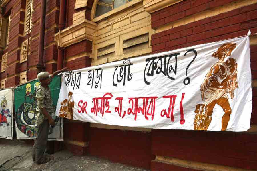 A banner at a protest against SIR exclusions in Esplanade on Tuesday asks: ‘How can there be a vote without voters?’. Picture by Bishwarup Dutta