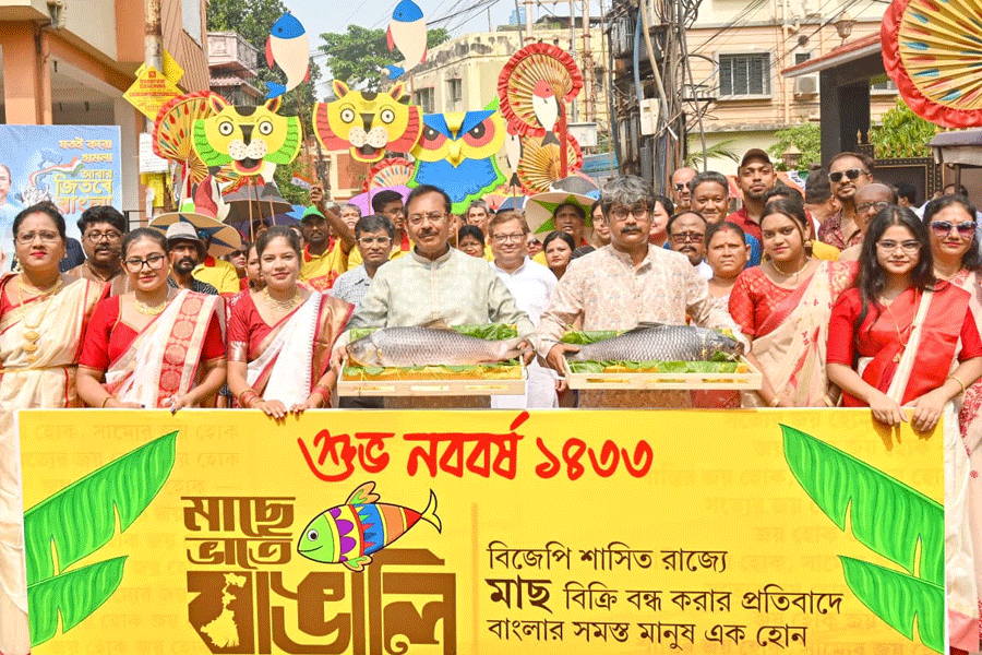 Senior state minister and Trinamool leader Aroop Biswas led a procession from the Garia Bramhapur area in south Kolkata centred on the theme of ‘Maach-Bhaat-e-Bangali’.