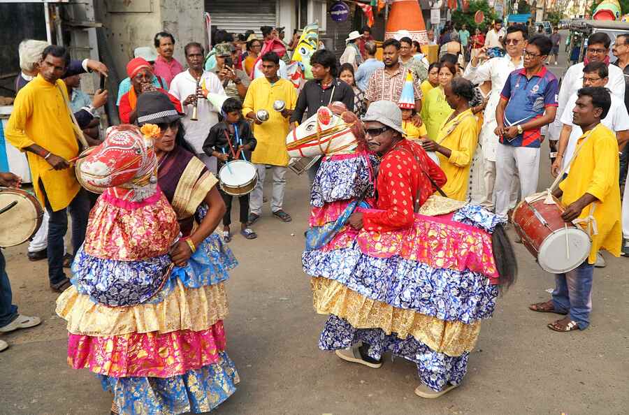 Folk performers danced their way through a neighbourhood in Ganguly Bagan, turning celebration into spectacle on Wednesday morning.