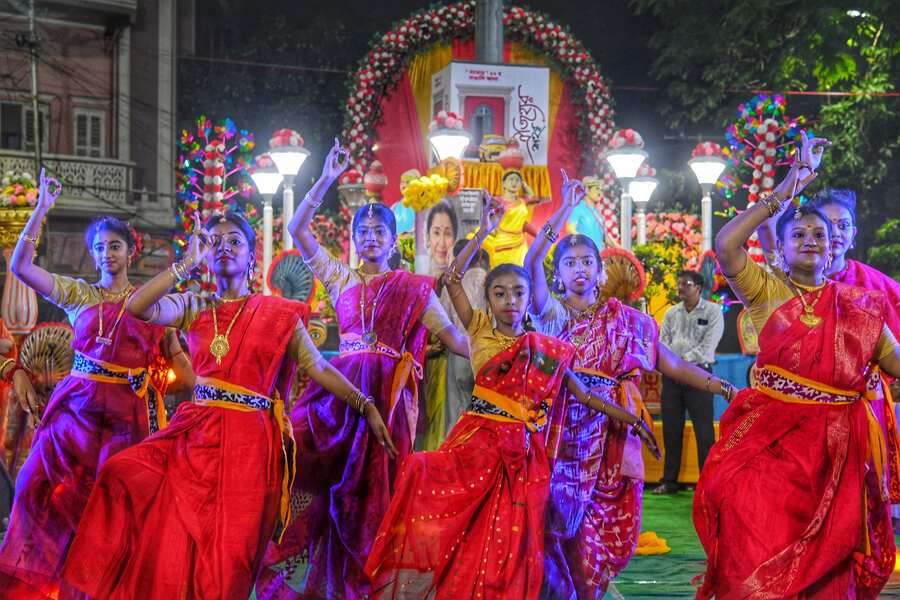Under festive lights at north Kolkata’s Deshbandhu Park, the Uttorer Adda community space turned into a stage. Locals gathered on the eve of the Bengali New Year to celebrate with dance and music. 