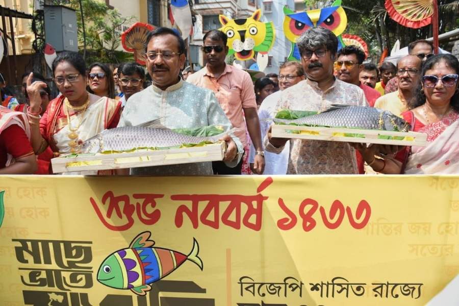 Tollygunge saw Aroop Biswas leading a rally with fish in hand, a symbolic gesture tied to Bengali culture and non-veg politics between TMC and BJP.