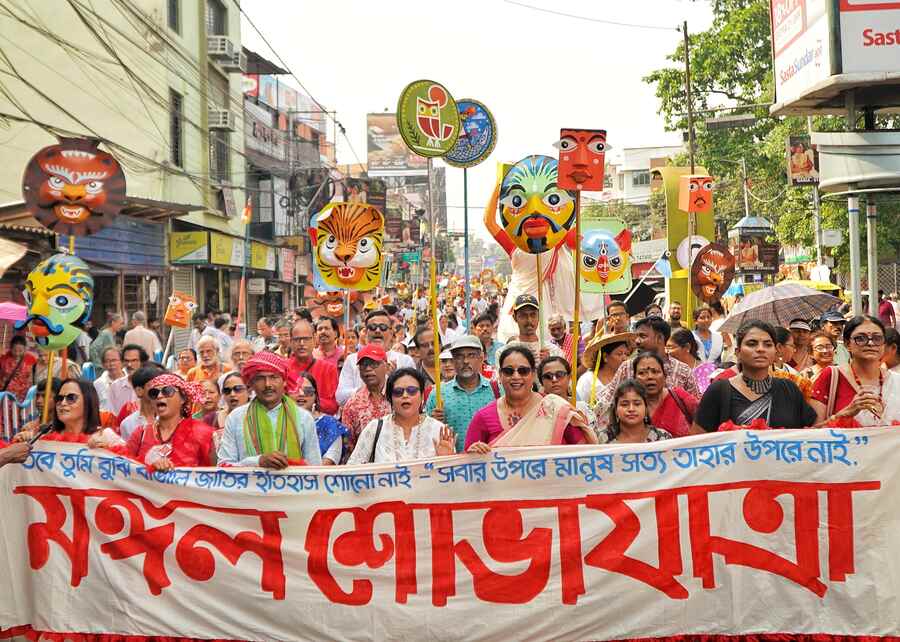 In Jadavpur, a CPM rally drew attention for its vibrant turnout. The procession was notable for the absence of party flags, with participants focusing on colours, costumes and cultural elements.
