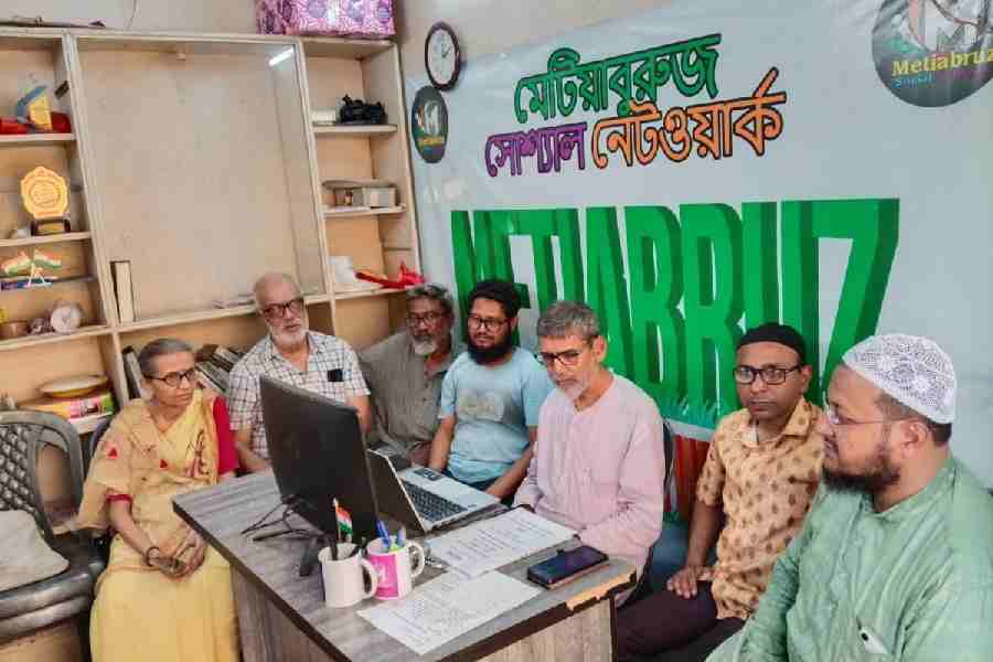 Jitendra Nath Nandi (centre) with his team in Metiabruz