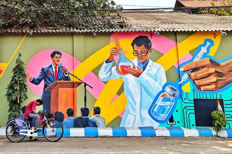 New murals at BL Saha Road in Tollygunge 