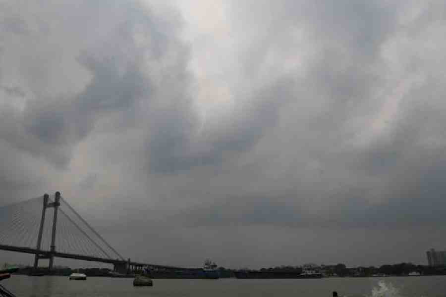 Clouds over the Hooghly around noon on Thursday.Picture by Sanat Kr Sinha