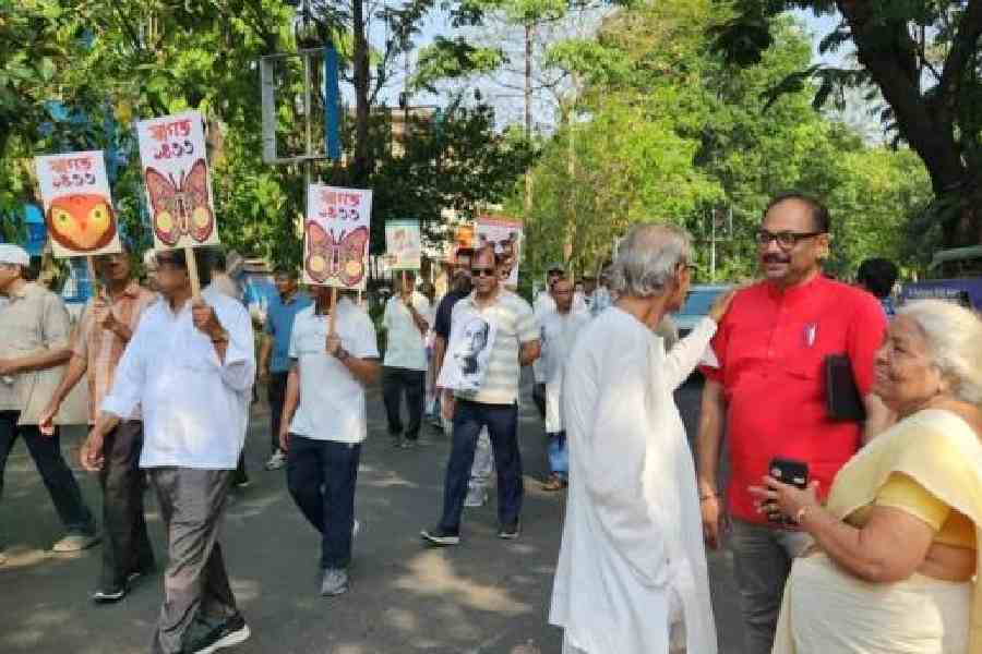 CPM candidate Soumyajt Raha (in red) and party leader Ramola Chakraborty (in white sari) meet residents during the probhat pheri near Labony Estate. Picture by Brinda Sarkar