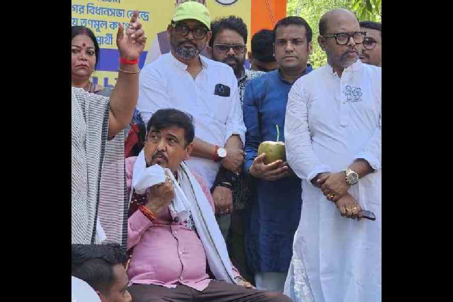 Sujit Bose wipes the sweat off his face at an election rally on Sunday, the day after his release from hospital. Picture by Sudeshna Banerjee