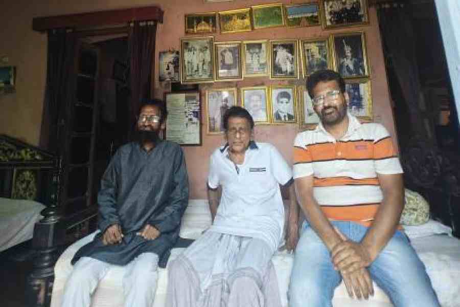 Nawab Syed Md Abbas Ali Meerza flanked by his brother Chhote Nawab Syed Reja Ali Meerza (black kurta) and son Syed Md Waquar Abbas Ali Meerza
