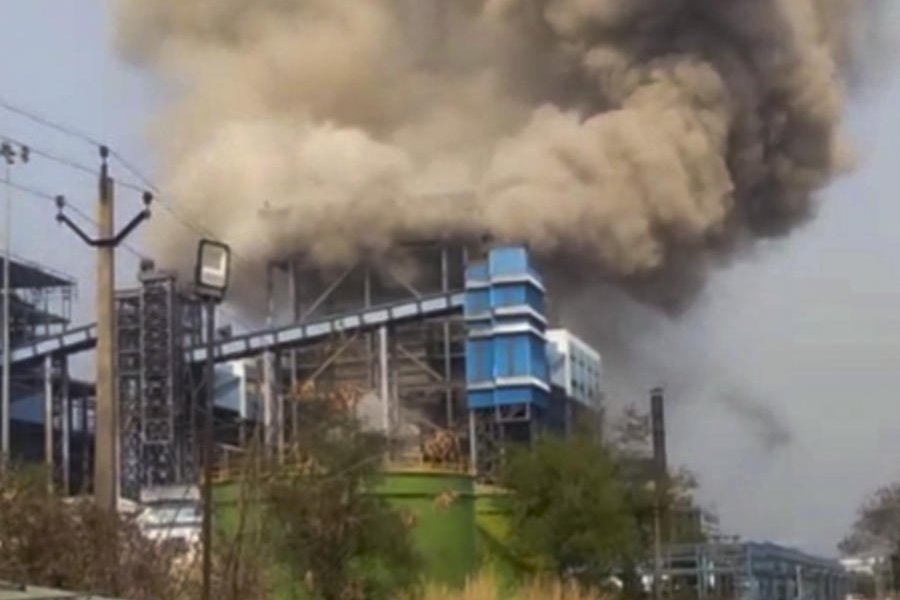 Smoke erupts from Vedanta power plant after a powerful boiler explosion on Tuesday, at Singhitarai, in Sakti District, Chhattisgarh, Tuesday, April 14, 2026.