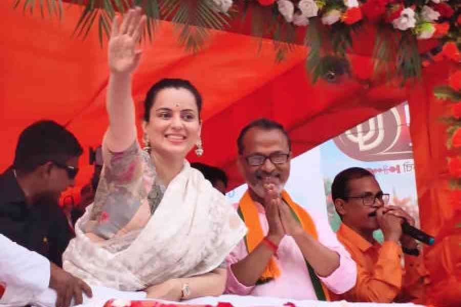 Actor and BJP MP Kangna Ranaut waves at people during a road show in Raiganj town on Sunday. Picture by Kousik Sen